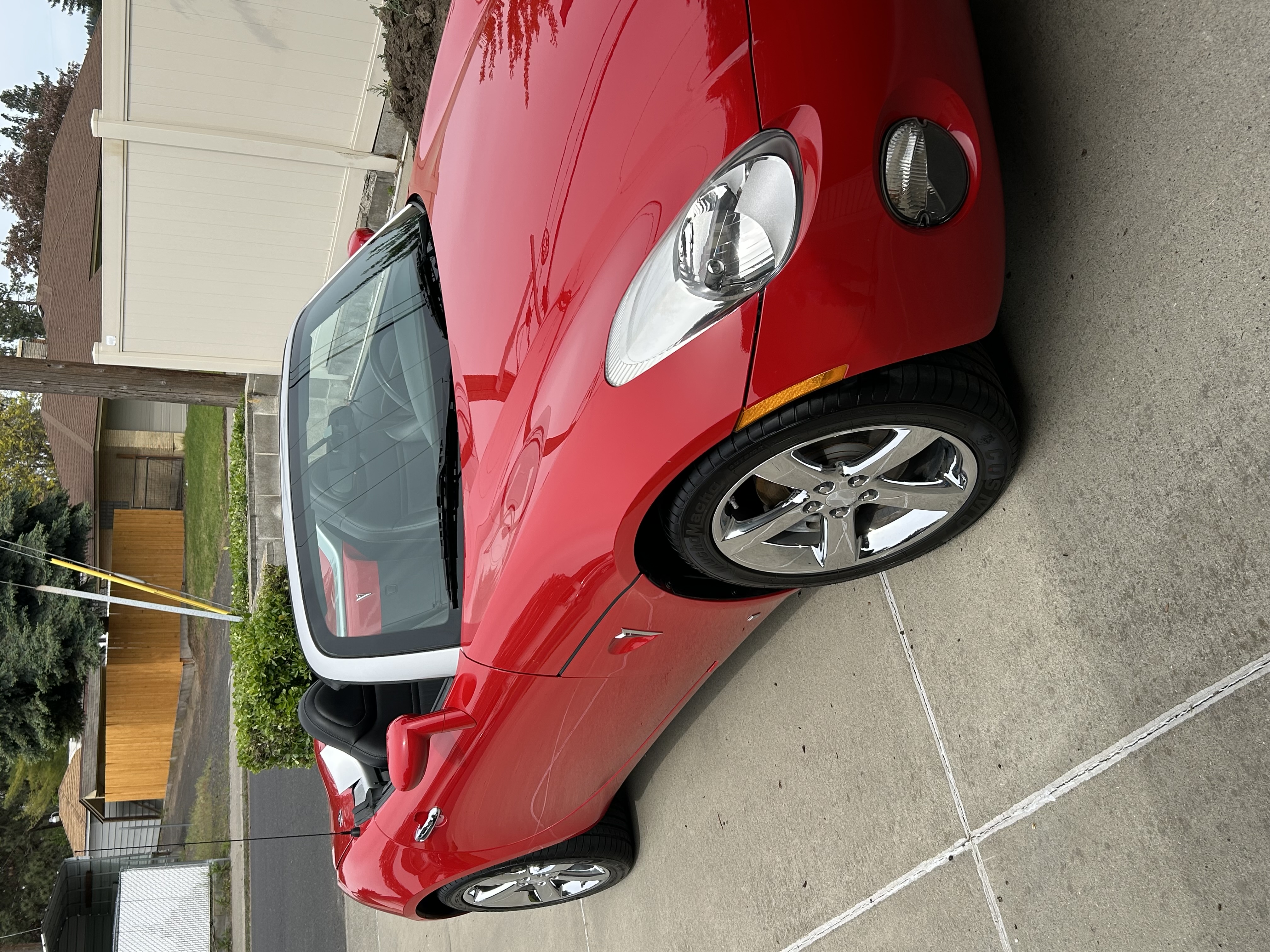 Used 2008 Pontiac Solstice Convertible w/ Premium Package RWD image 1