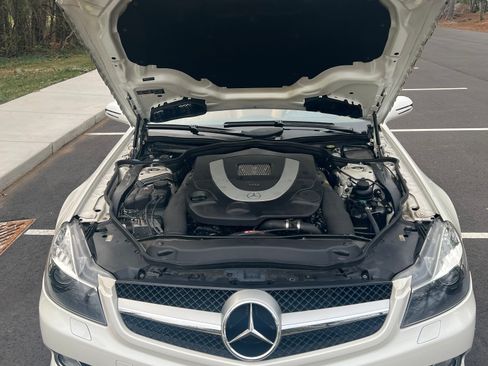 Used 2011 Mercedes-Benz SL 550 image 16