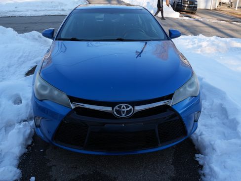 Used 2016 Toyota Camry SE image 2