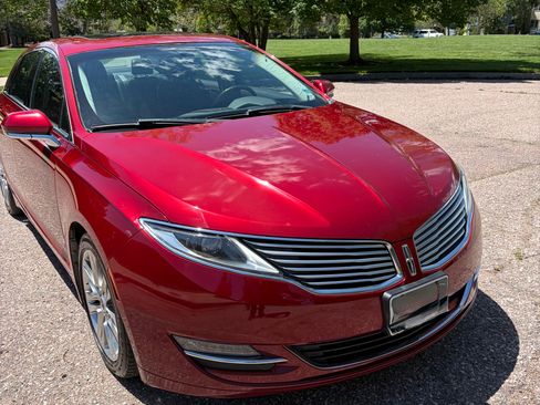 Used 2013 Lincoln MKZ AWD image 2