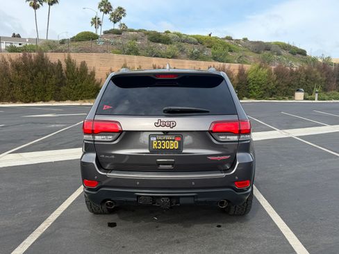 Used 2017 Jeep Grand Cherokee Trailhawk w/ Trailhawk Luxury Group AWD/4WD image 9
