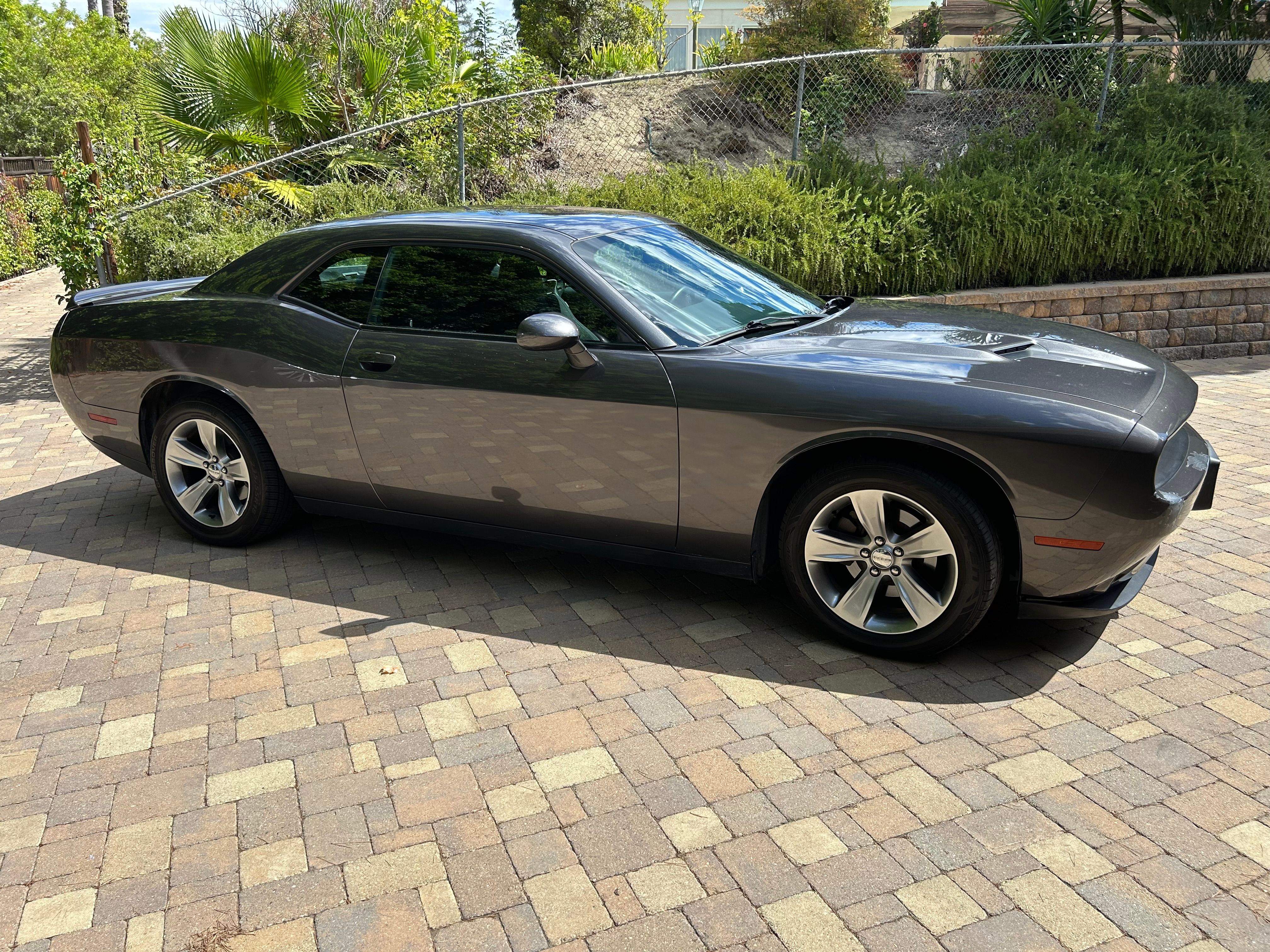 Used 2018 Dodge Challenger SXT RWD image 1