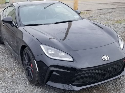 Used 2025 Toyota GR86 Premium w/ Performance Package image 4