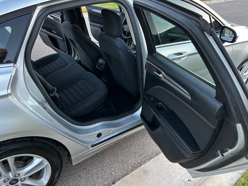Used 2018 Ford Fusion SE FWD image 13