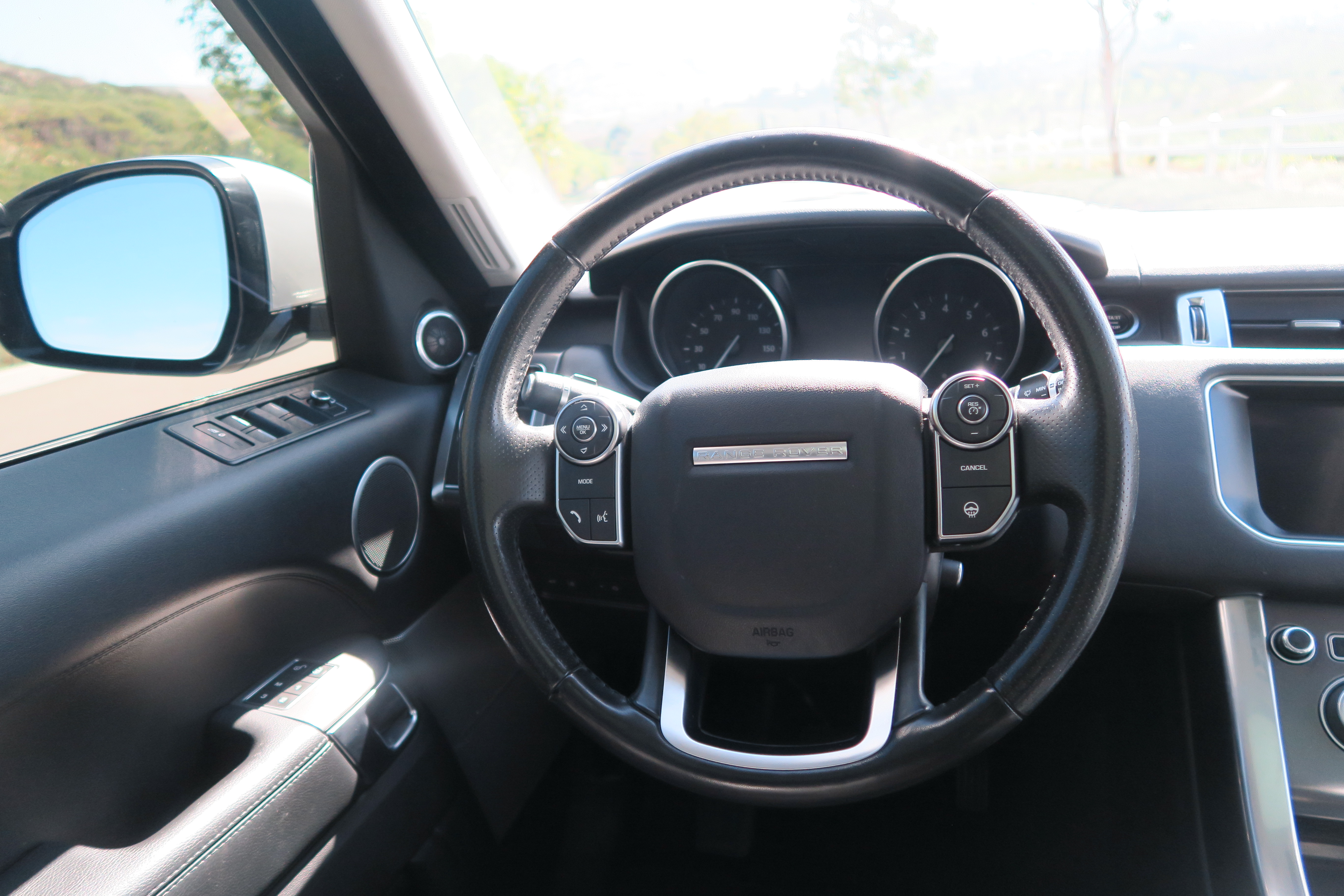 Used 2017 Land Rover Range Rover Sport SE AWD/4WD image 8