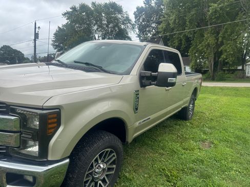 Used 2017 Ford F250 Lariat w/ Lariat Ultimate Package AWD/4WD image 11