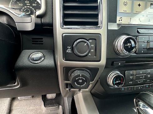 Used 2018 Ford F150 Lariat w/ Equipment Group 502A Luxury image 11