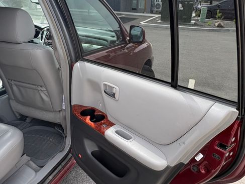 Used 2006 Toyota Highlander 4WD V6 w/ 3rd Row image 13