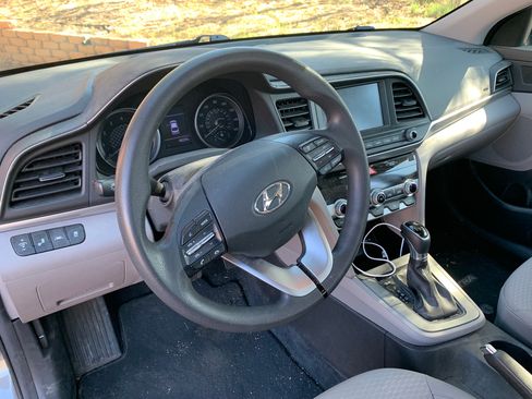 Used 2020 Hyundai Elantra SEL FWD image 12