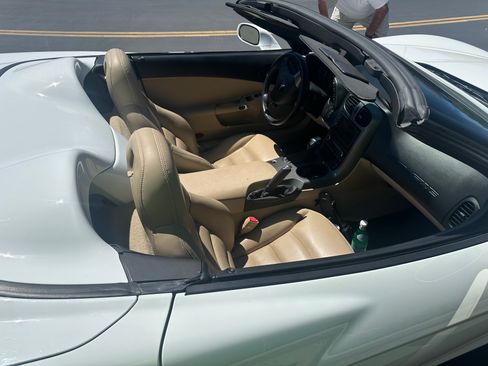 Used 2006 Chevrolet Corvette Convertible w/ Preferred Equipment Group RWD image 17
