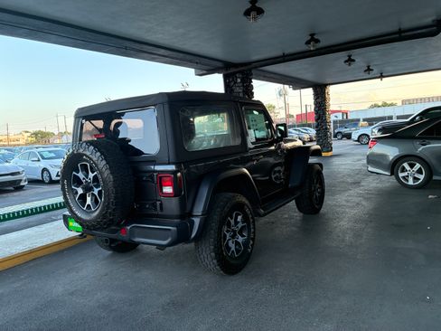 Used 2019 Jeep Wrangler Rubicon AWD/4WD image 6