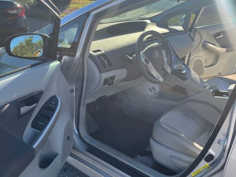 Used 2010 Toyota Prius Three image 9