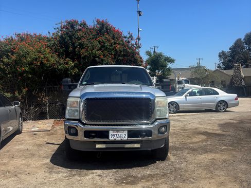 Used 2012 Ford F350 Lariat w/ Lariat Ultimate Pkg AWD/4WD image 4