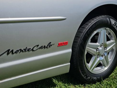 Used 2005 Chevrolet Monte Carlo LT w/ Preferred Equipment Group image 9