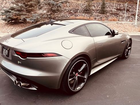 Used 2018 Jaguar F-TYPE R image 2
