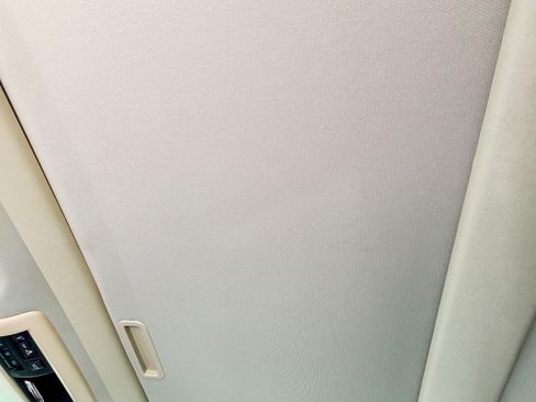 Used 2010 Jeep Commander Limited image 9