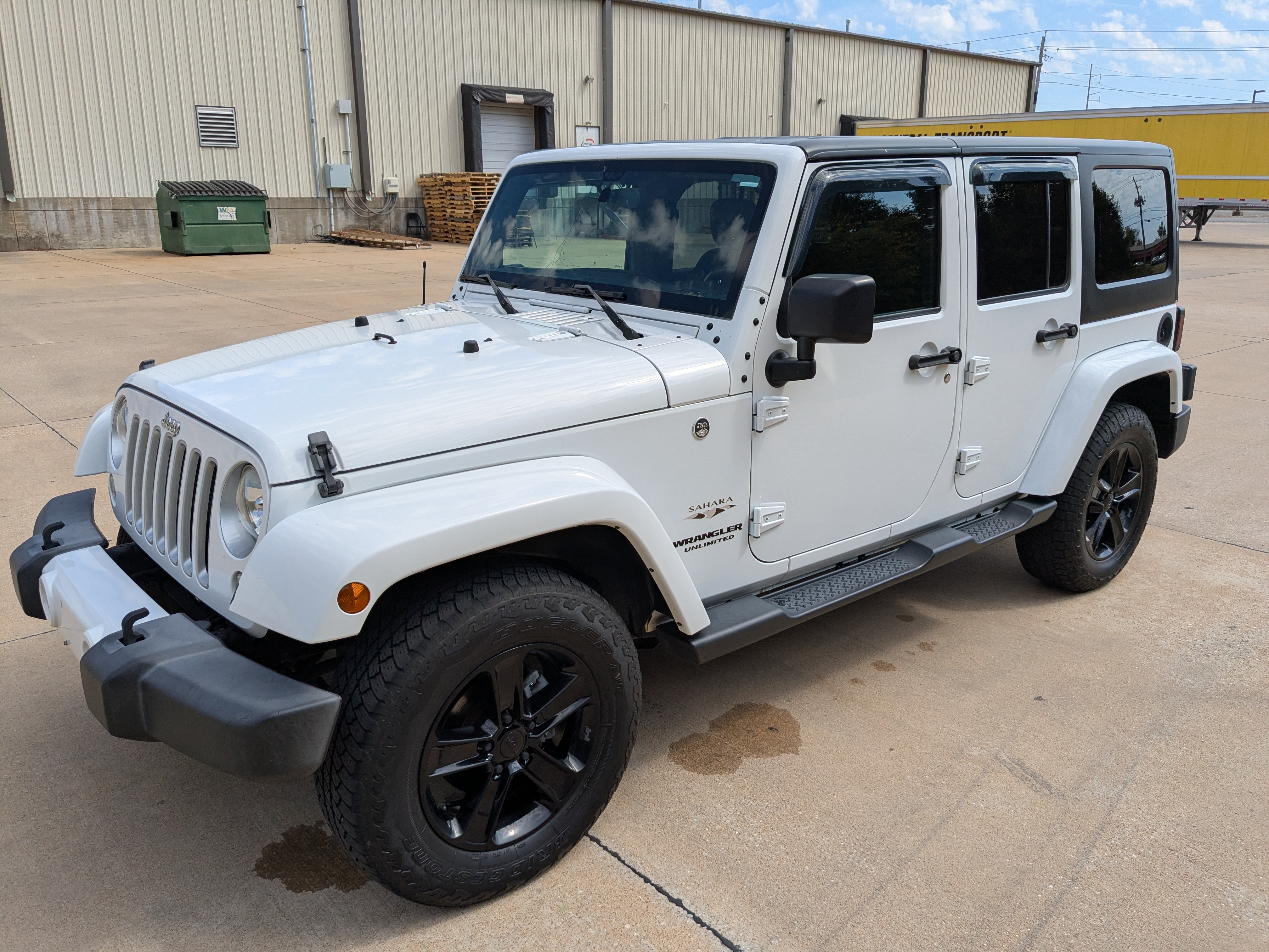 Used 2016 Jeep Wrangler Unlimited Sahara w/ Connectivity Group AWD/4WD image 1