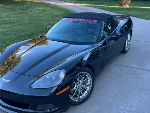 Used 2005 Chevrolet Corvette Convertible w/ Preferred Equipment Group image 1