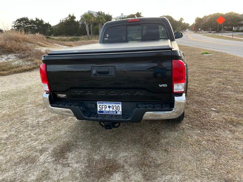 Used 2017 Toyota Tacoma SR5 image 8