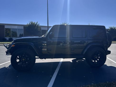 Used 2022 Jeep Wrangler Unlimited Sahara w/ Cold Weather Group image 5