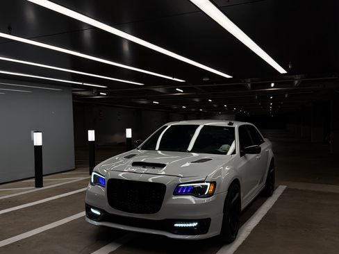 Used 2014 Chrysler 300 RWD image 8