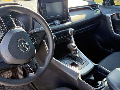 Used 2020 Toyota RAV4 XLE image 15