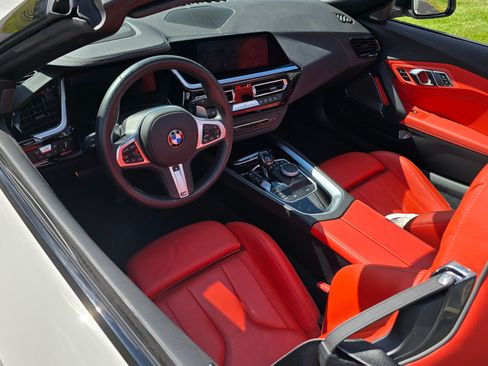 Used 2020 BMW Z4 M40i w/ Executive Package image 9