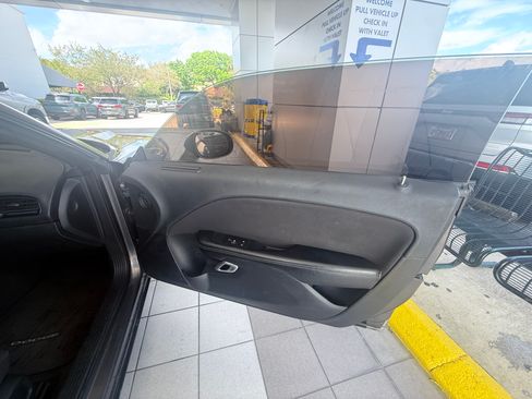 Used 2015 Dodge Challenger SXT image 12