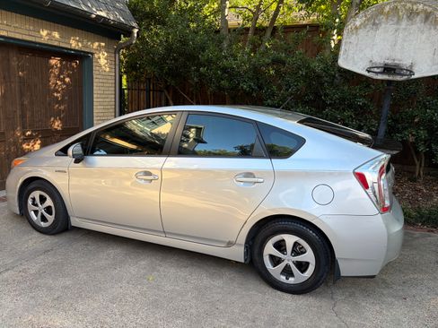 Used 2012 Toyota Prius Two FWD image 1