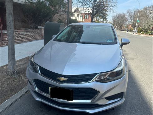 Used 2016 Chevrolet Cruze LT w/ Convenience Package image 9