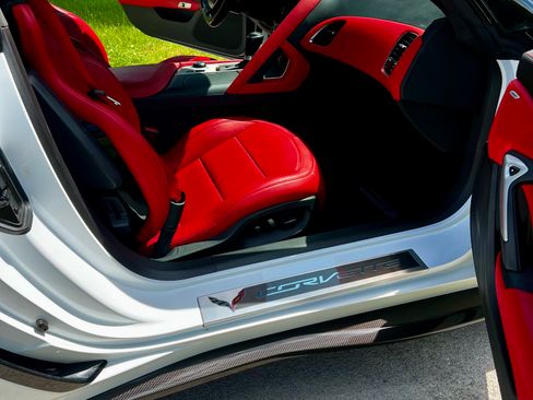 Used 2018 Chevrolet Corvette Z06 RWD image 18