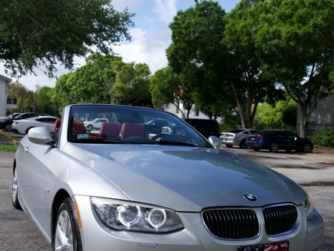 Used 2011 BMW 328i Convertible image 1