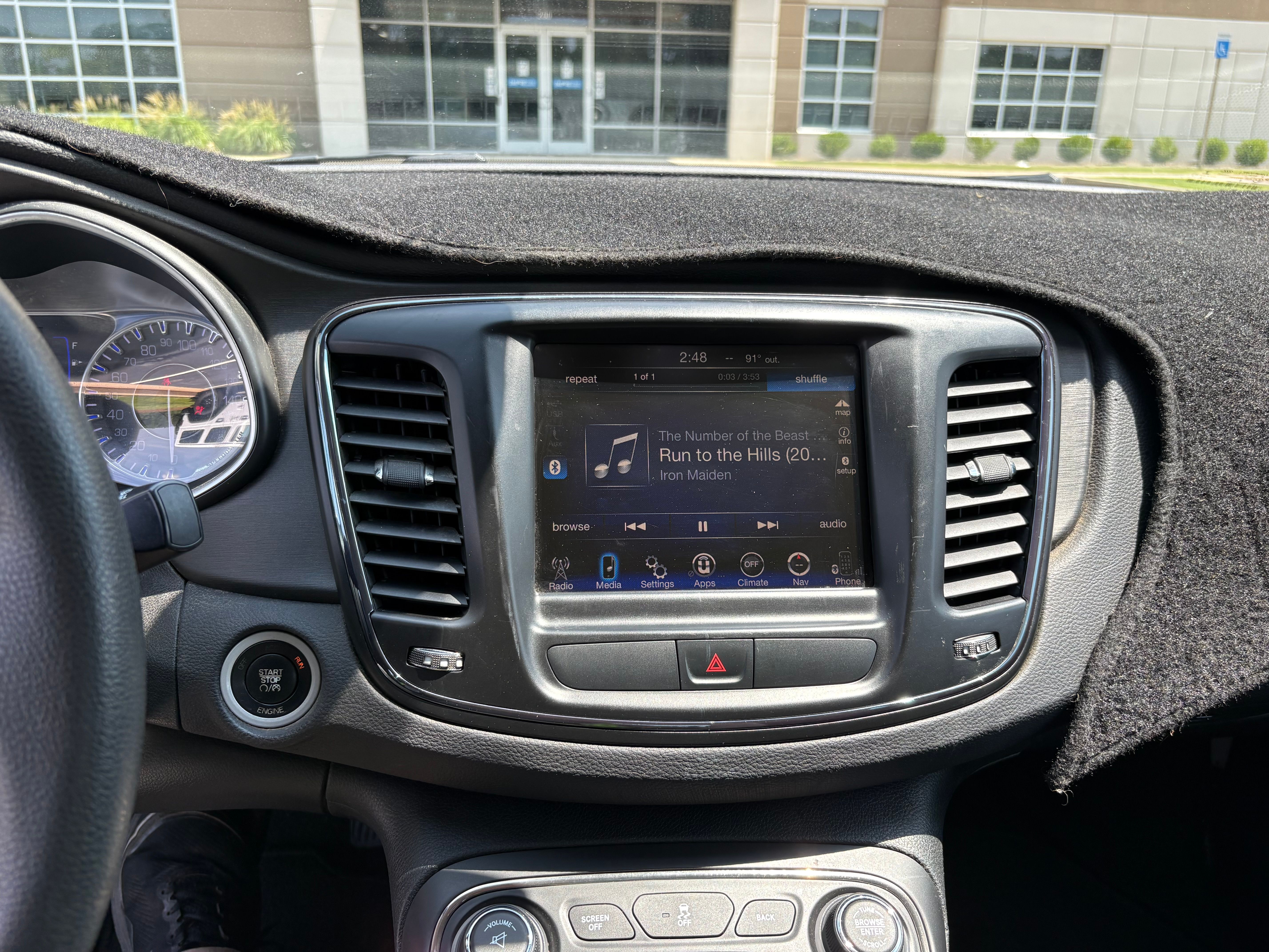 Used 2016 Chrysler 200 Limited FWD image 10
