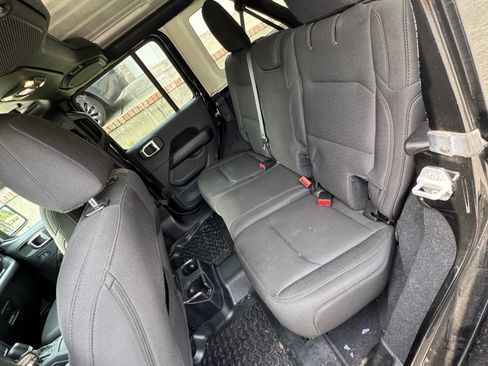 Used 2019 Jeep Wrangler Unlimited Sahara w/ Uconnect 4C Nav & Sound Group image 12