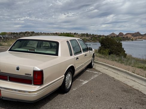 Used 1996 Lincoln Town Car Cartier image 6
