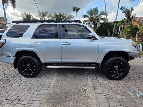 Used 2017 Toyota 4Runner SR5 Premium image 19