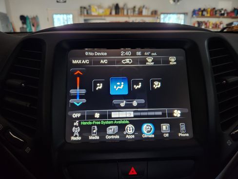 Used 2017 Jeep Cherokee Latitude w/ Cold Weather Group image 18