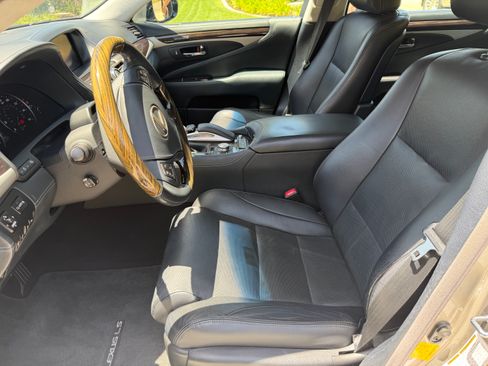 Used 2016 Lexus LS 460 L RWD image 2