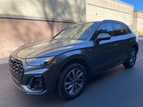 Used 2024 Audi Q5 2.0T Premium w/ Summer of Audi Package AWD/4WD image 4