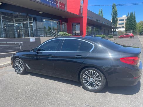 Used 2018 BMW 530i w/ Premium Package RWD image 2