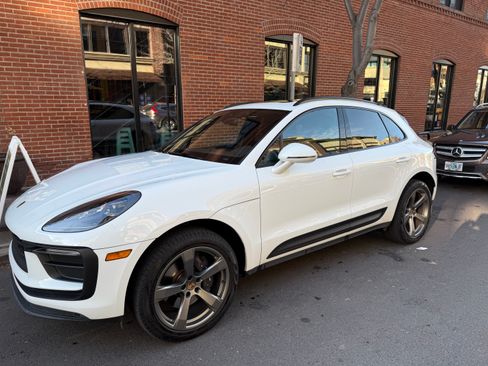 Used 2023 Porsche Macan Turbo image 5