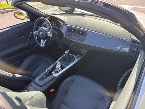 Used 2005 BMW Z4 3.0i RWD image 8