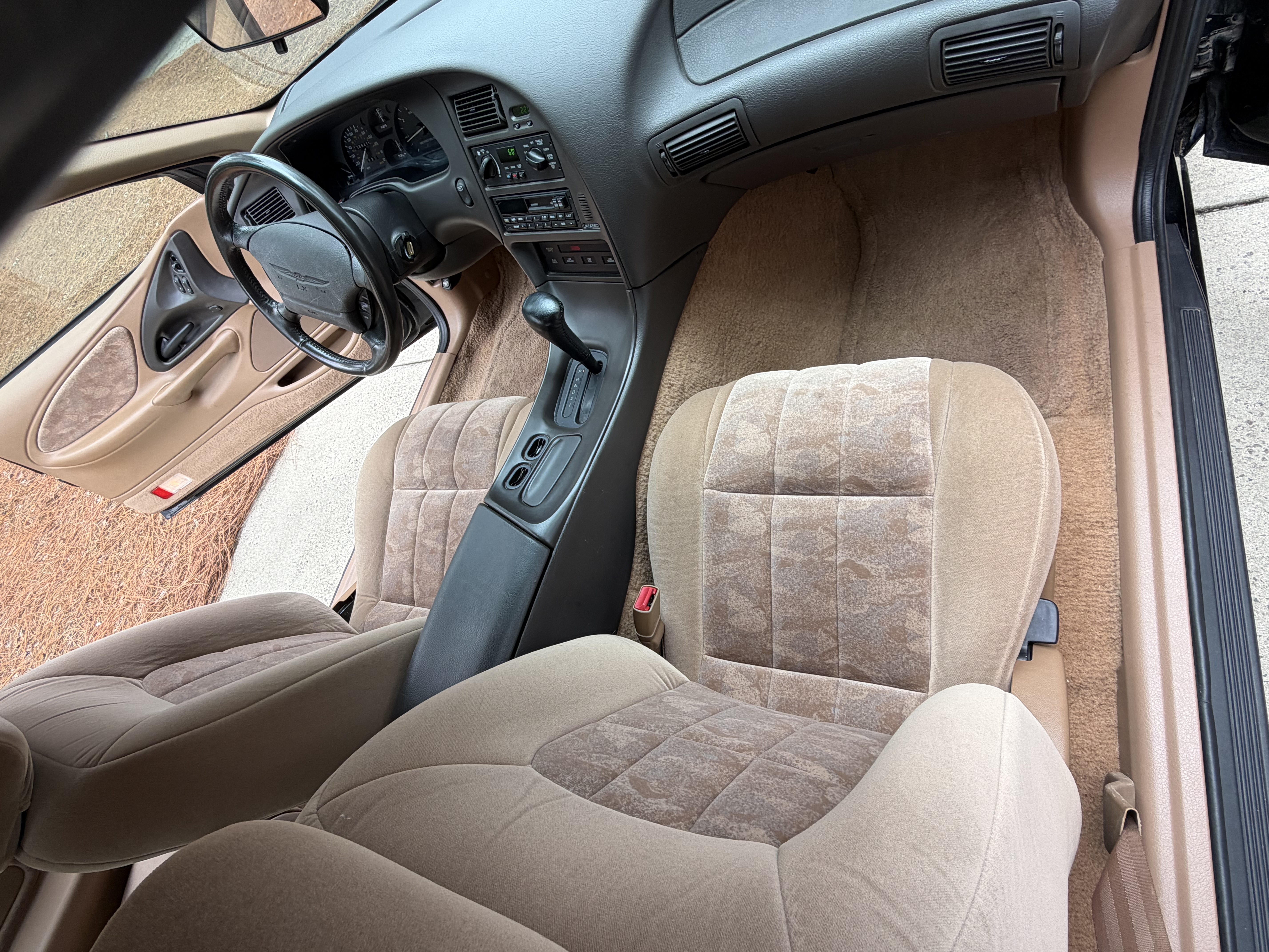 Used 1996 Ford Thunderbird LX RWD image 12
