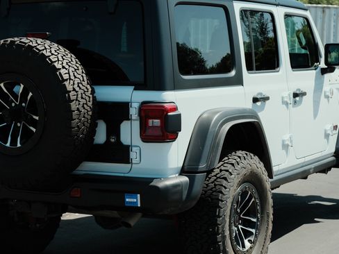 Used 2024 Jeep Wrangler Unlimited Rubicon w/ XTREMEE 35" Tire Package AWD/4WD image 6