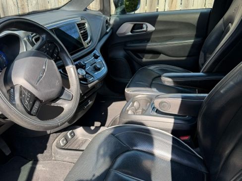 Used 2020 Chrysler Pacifica Limited w/ Advanced Safetytec Group FWD image 5