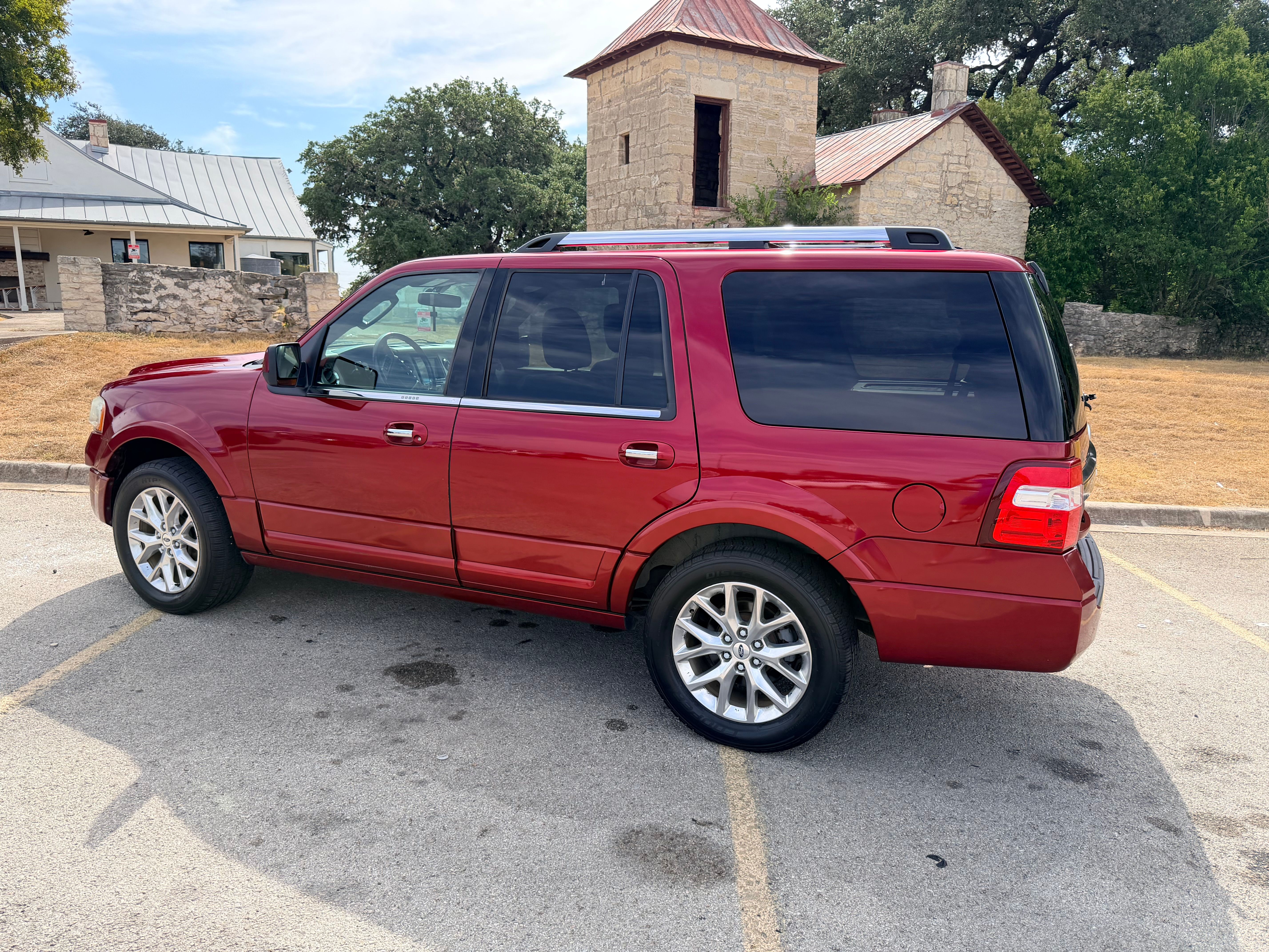 Used 2016 Ford Expedition Limited RWD image 2