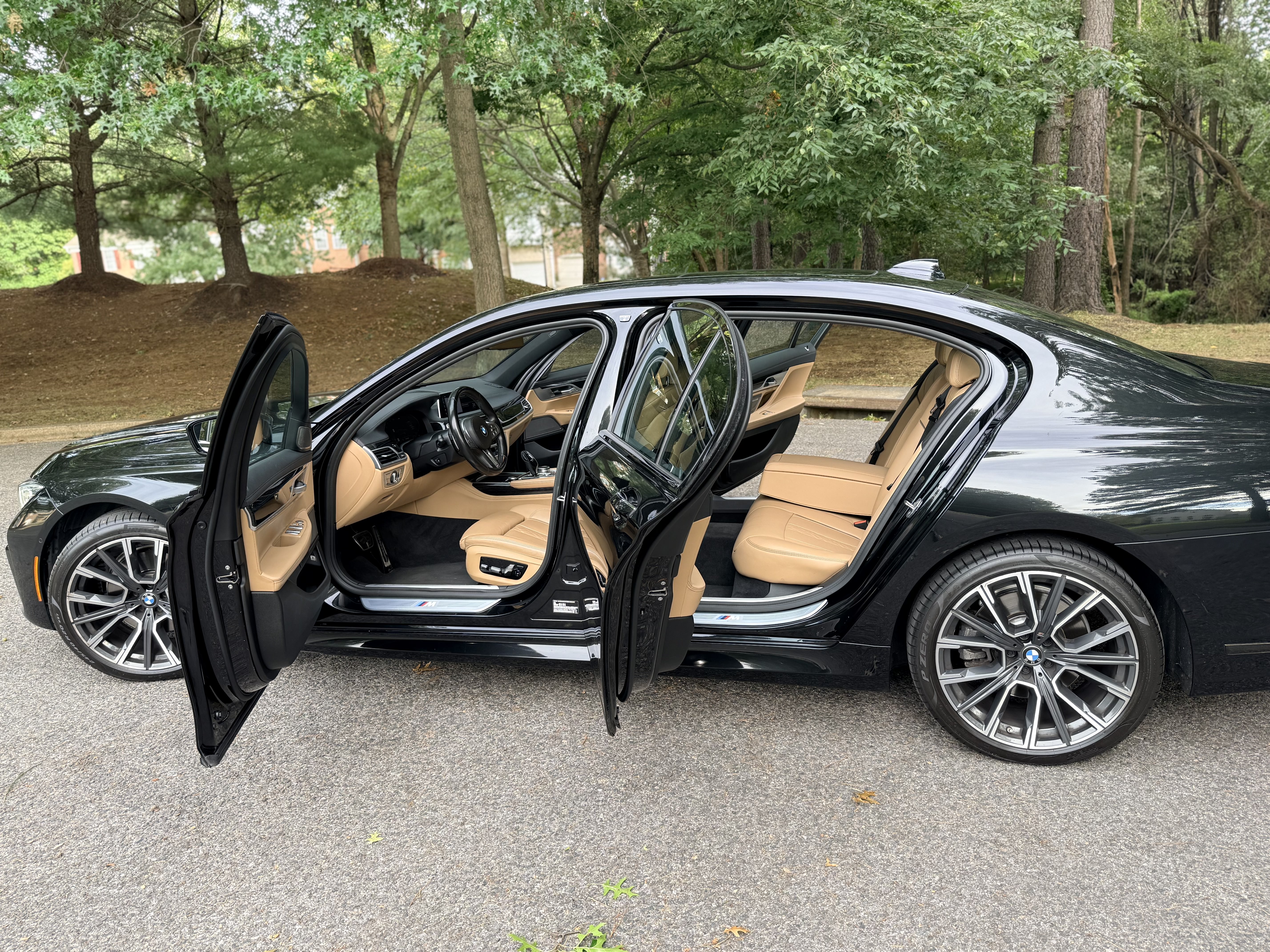 Used 2022 BMW 740i xDrive w/ M Sport Package AWD/4WD image 5