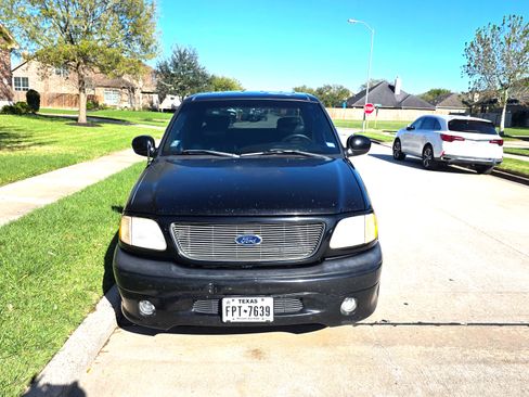 Used 2001 Ford F150 Harley-Davidson image 2