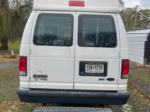 Used 2014 Ford E-250 and Econoline 250 Extended w/ Power Group image 4