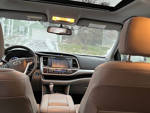 Used 2016 Toyota Highlander XLE image 15